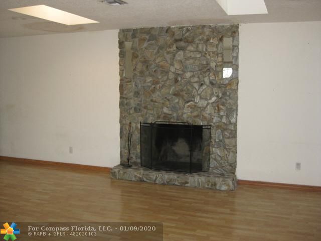 4801 Hancock Road Southwest Ranches, FL 33330 - Photo 3 of 25 Living Room