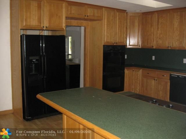 4801 Hancock Road Southwest Ranches, FL 33330 - Photo 5 of 25 Kitchen