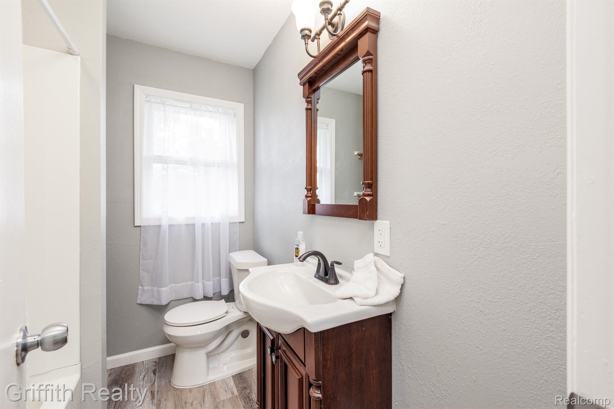 442 Okemos Road Mason, MI 48854 - Photo 13 of 34 Gallery Image 13