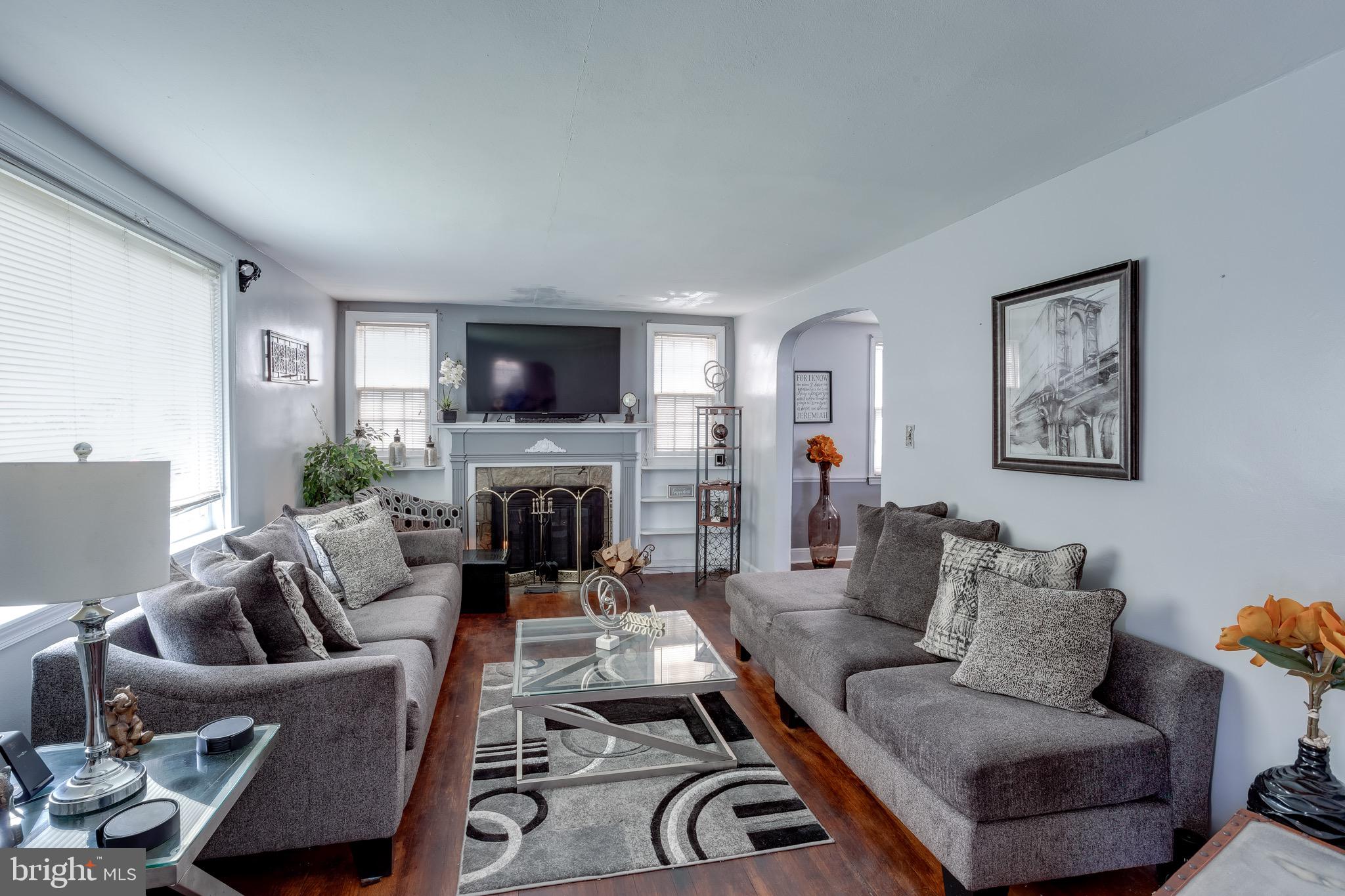 121 Tuttle Avenue Hamilton, NJ 08629 - Photo 5 of 27 Living Room