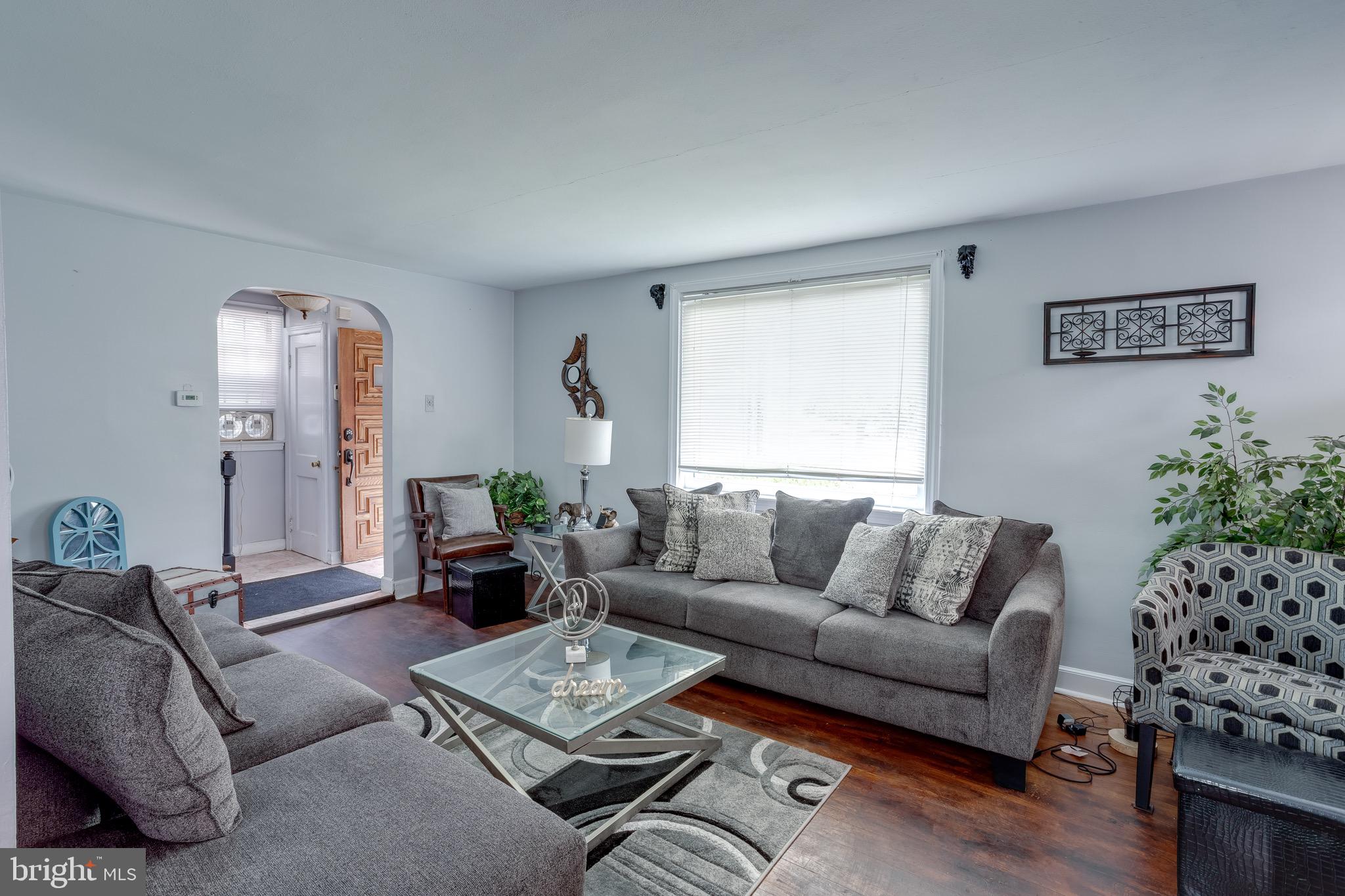 121 Tuttle Avenue Hamilton, NJ 08629 - Photo 6 of 27 Living Room