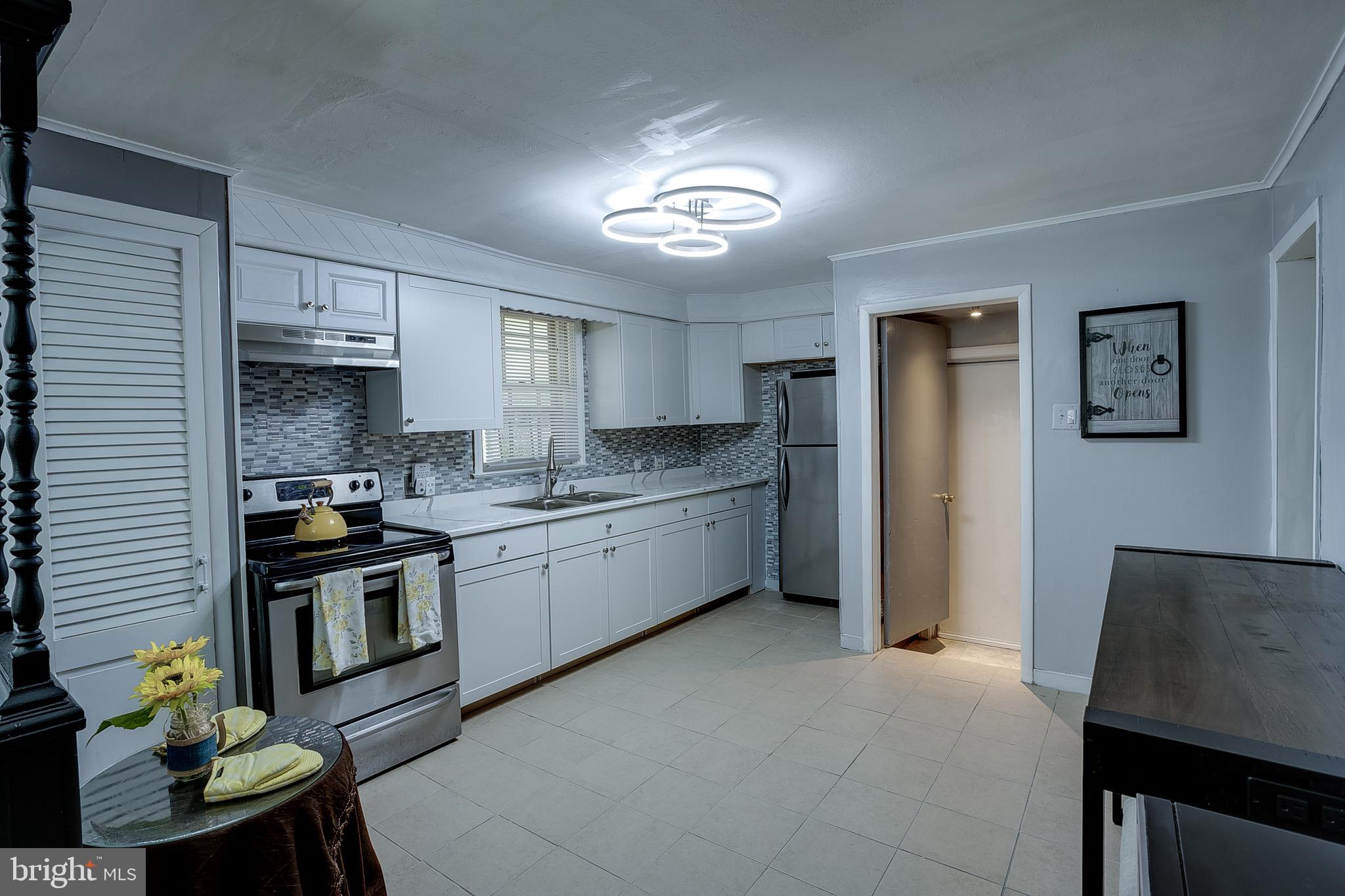 121 Tuttle Avenue Hamilton, NJ 08629 - Photo 7 of 27 Kitchen