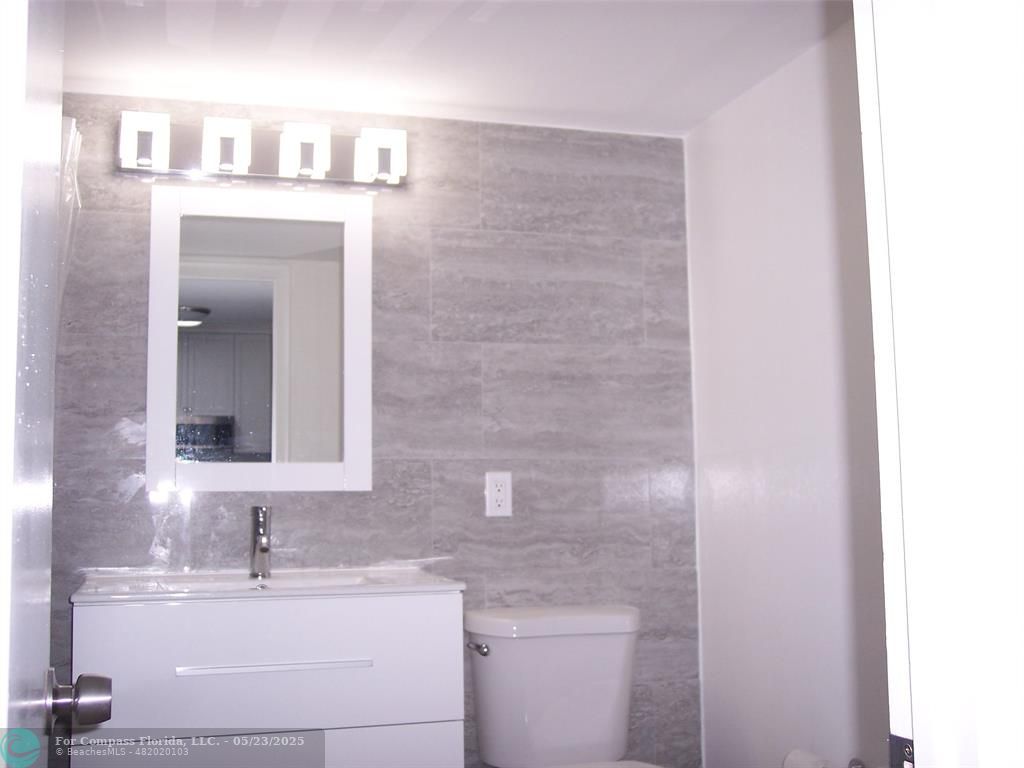 600 Northeast 2nd Street, Unit 208 Dania Beach, FL 33004 - Photo 4 of 29