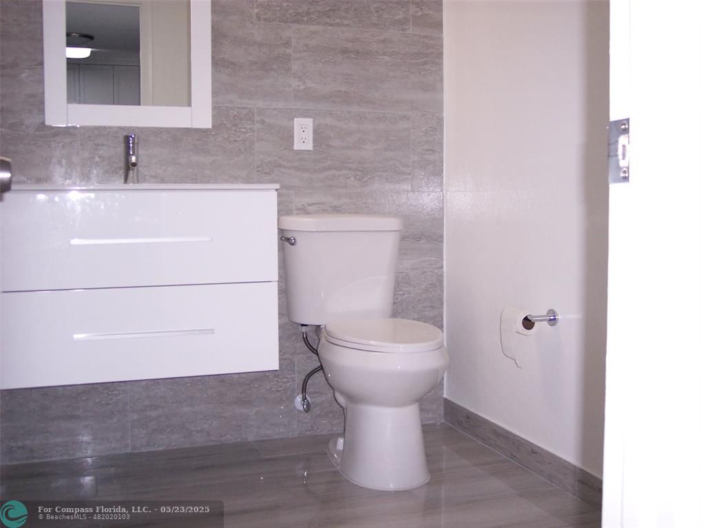 600 Northeast 2nd Street, Unit 208 Dania Beach, FL 33004 - Photo 5 of 29