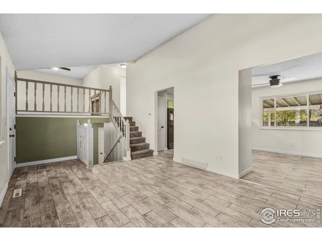 a view of livingroom with furniture