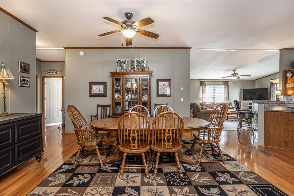 41 Thompson Road Gainesville, TX 76240 - Photo 5 of 40