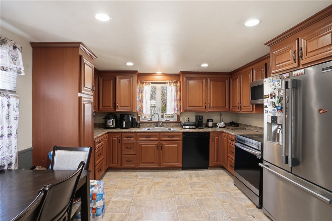 62 Hillcrest Avenue Pawtucket, RI 02860 - Photo 9 of 23