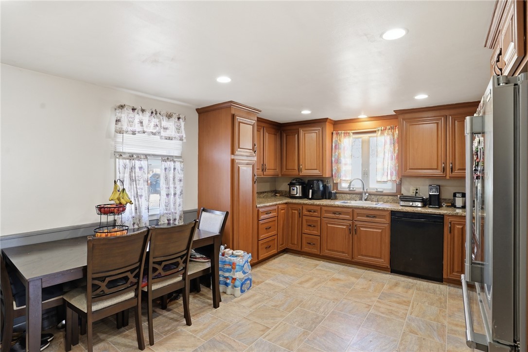 62 Hillcrest Avenue Pawtucket, RI 02860 - Photo 10 of 23