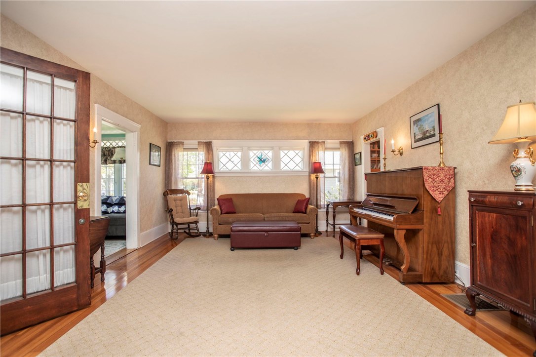 1102 Buttonwoods Avenue Warwick, RI 02886 - Photo 14 of 40