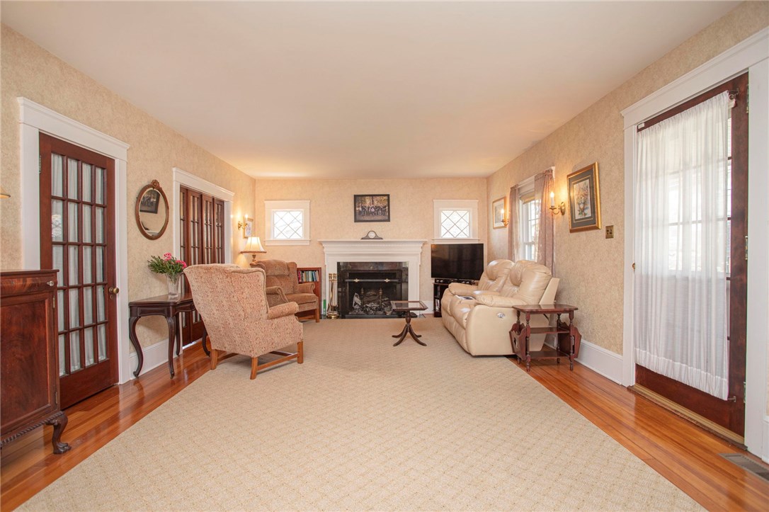 1102 Buttonwoods Avenue Warwick, RI 02886 - Photo 19 of 40