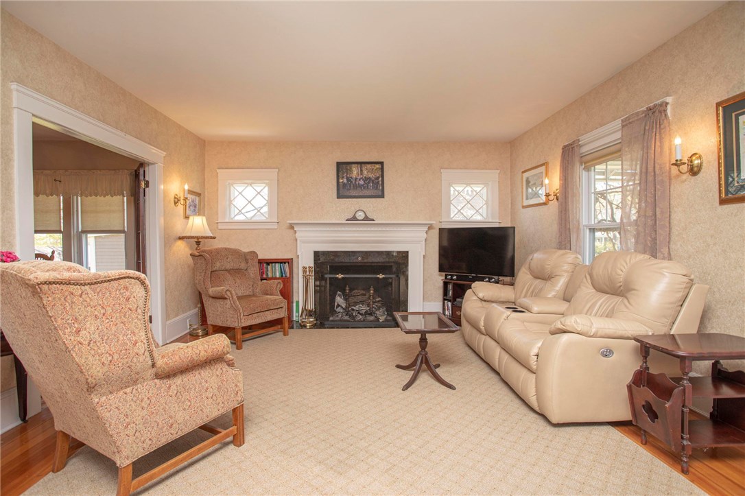 1102 Buttonwoods Avenue Warwick, RI 02886 - Photo 20 of 40