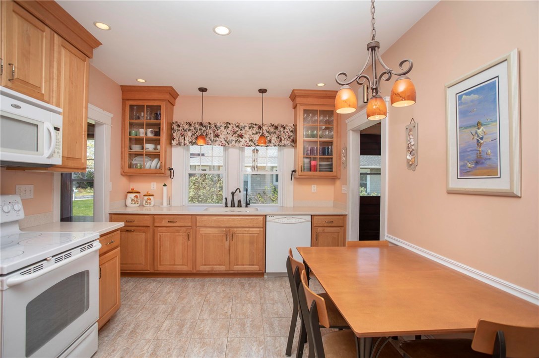 1102 Buttonwoods Avenue Warwick, RI 02886 - Photo 25 of 40