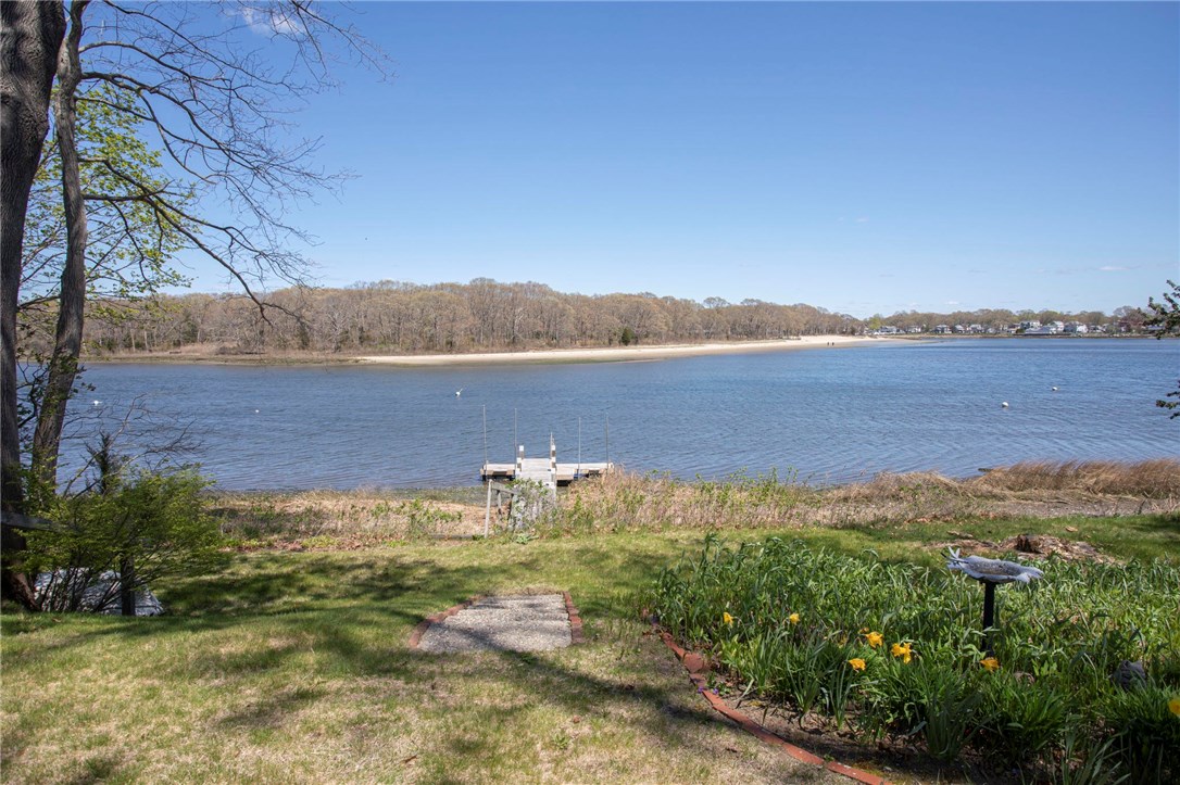 1102 Buttonwoods Avenue Warwick, RI 02886 - Photo 7 of 40