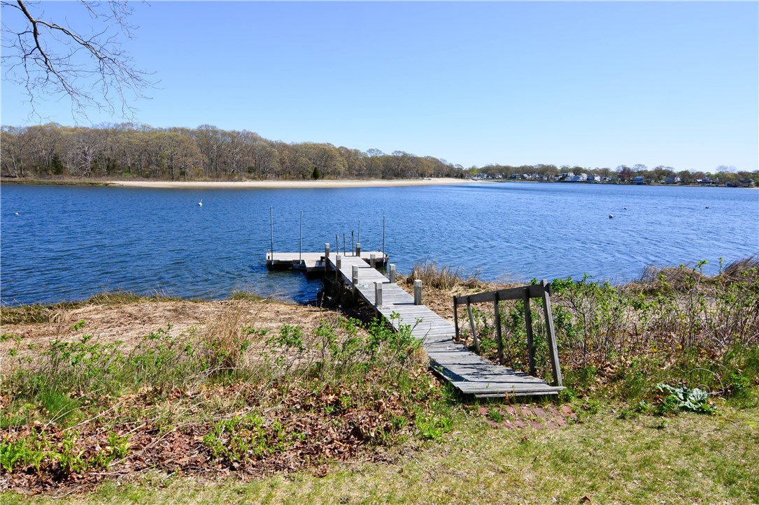 1102 Buttonwoods Avenue Warwick, RI 02886 - Photo 8 of 40