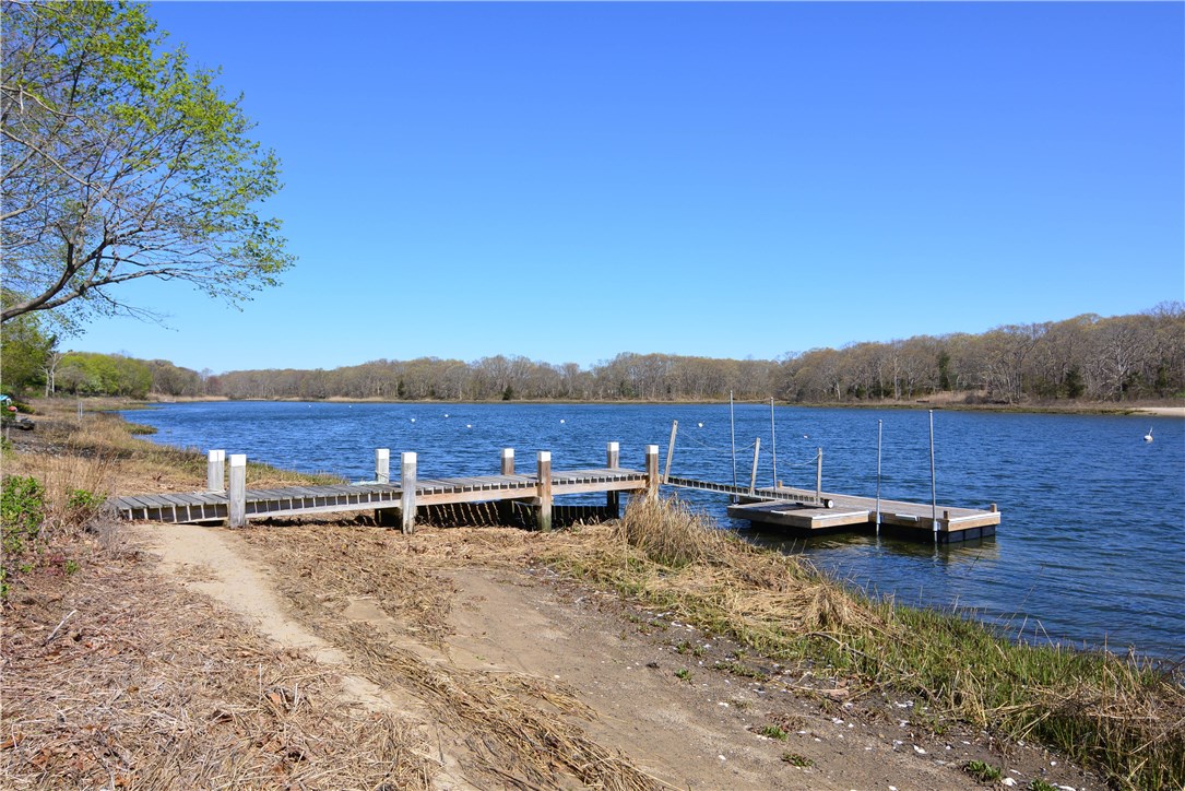 1102 Buttonwoods Avenue Warwick, RI 02886 - Photo 9 of 40