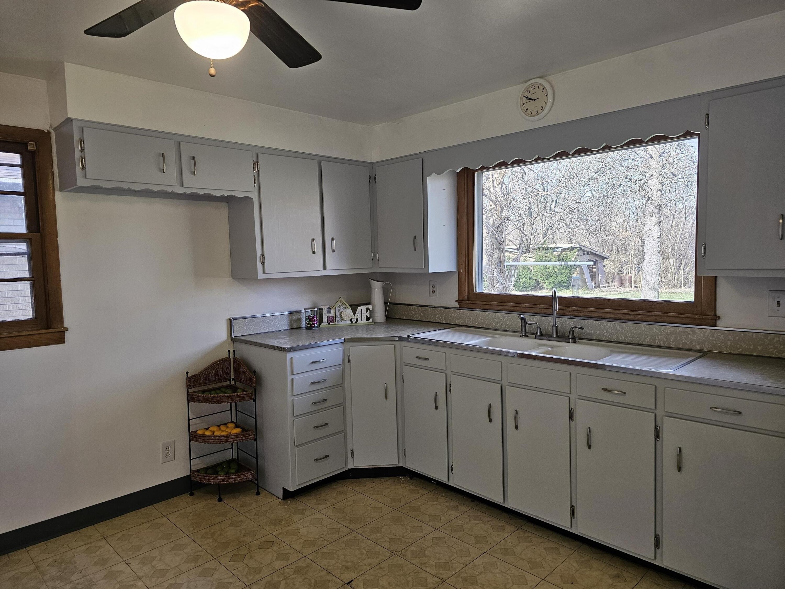 3005 Pipestone Road Benton Harbor, MI 49022 - Photo 2 of 10 Kitchen