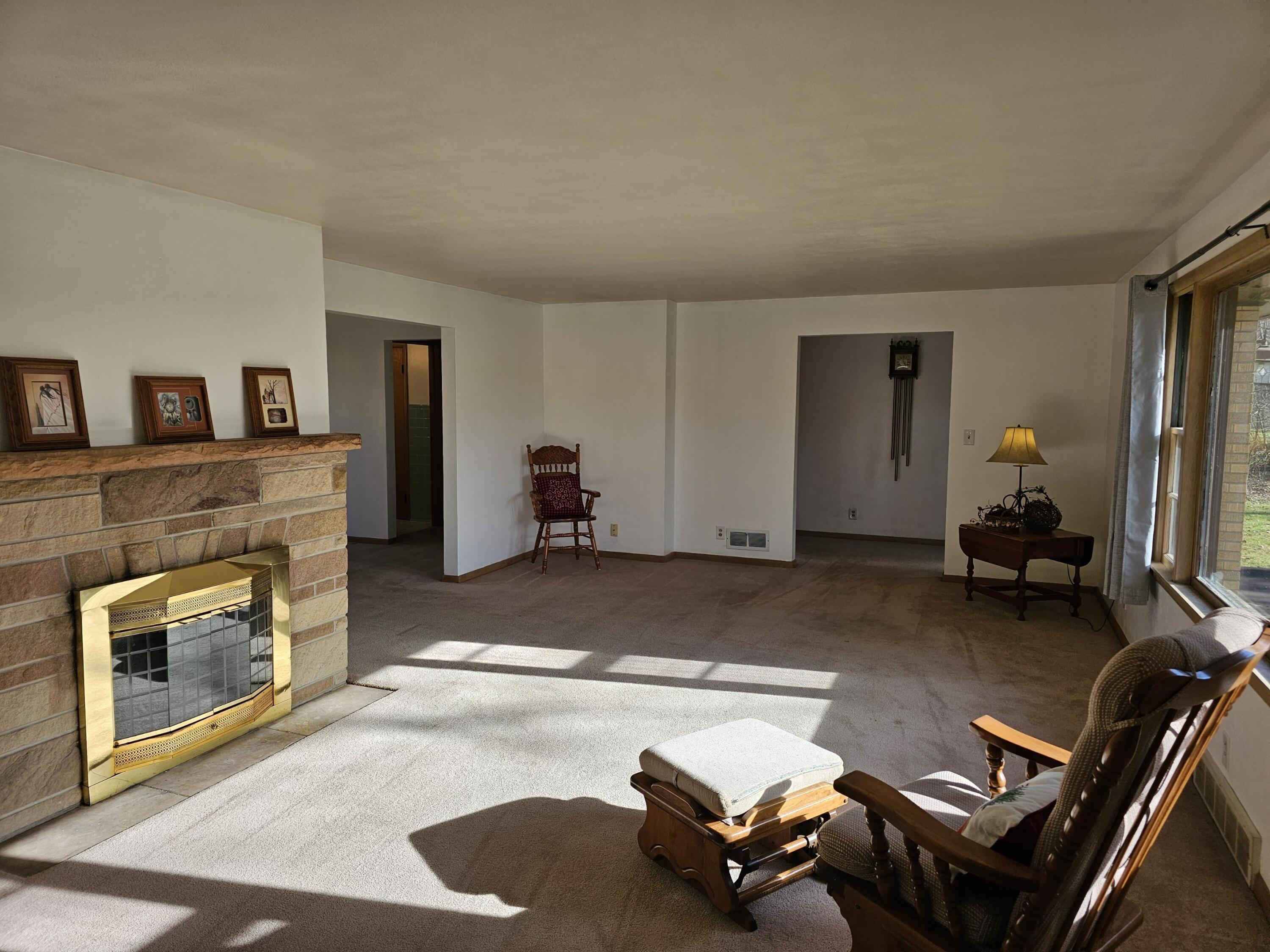 3005 Pipestone Road Benton Harbor, MI 49022 - Photo 3 of 10 Living room