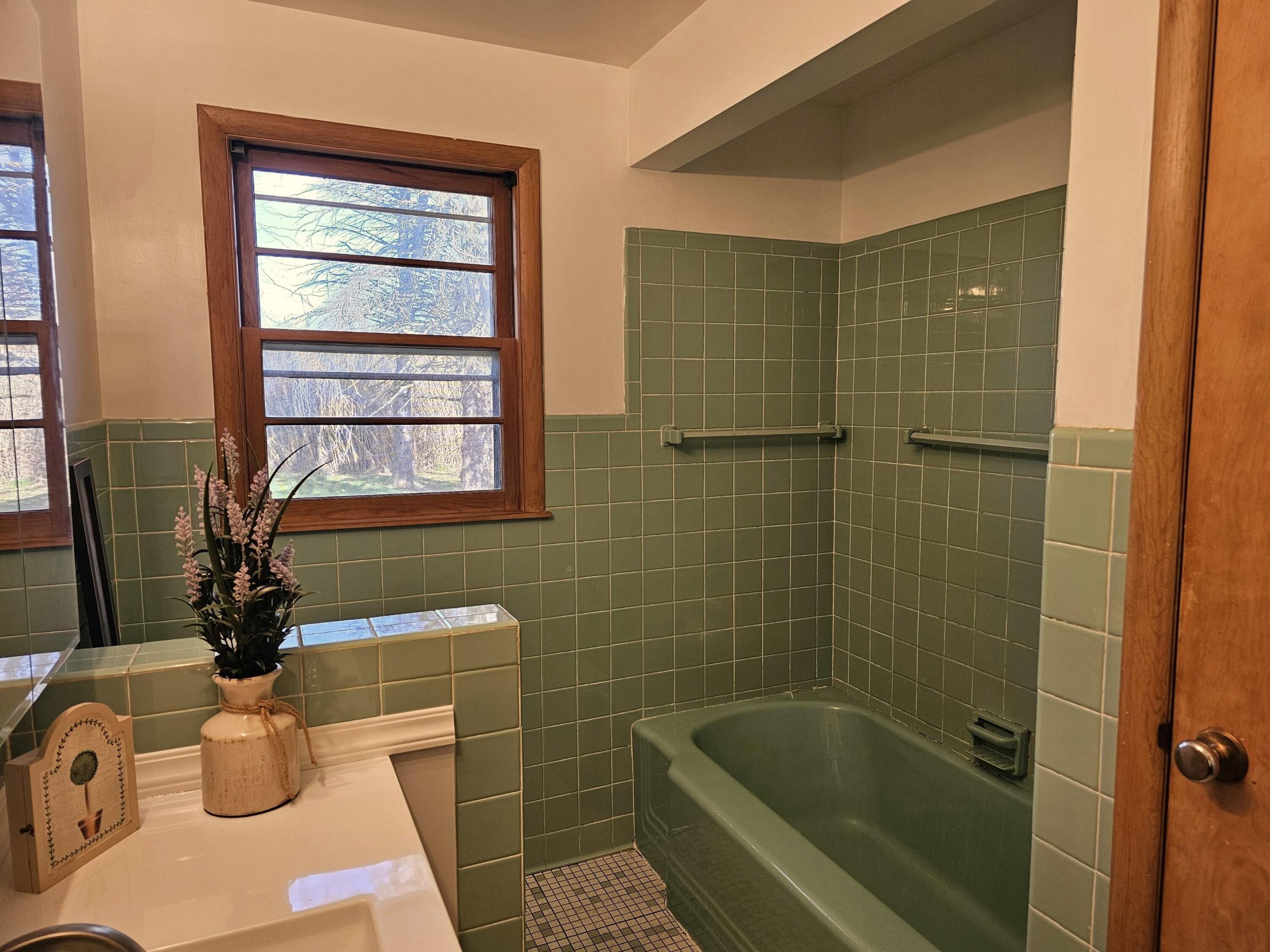 3005 Pipestone Road Benton Harbor, MI 49022 - Photo 6 of 10 Bath