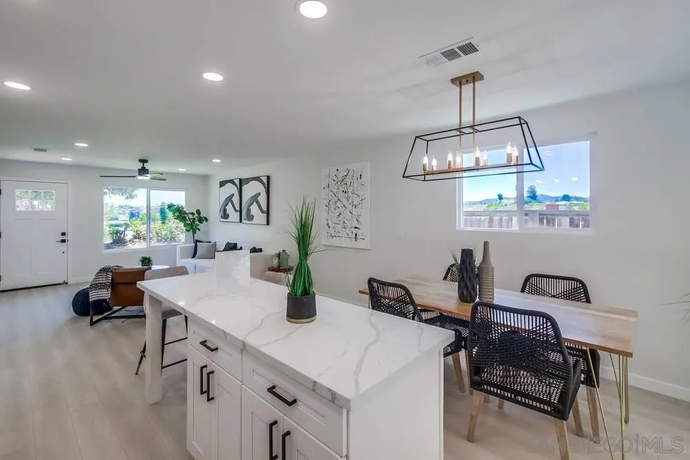 12736 Roberto Way Poway, CA 92064 - Photo 13 of 34