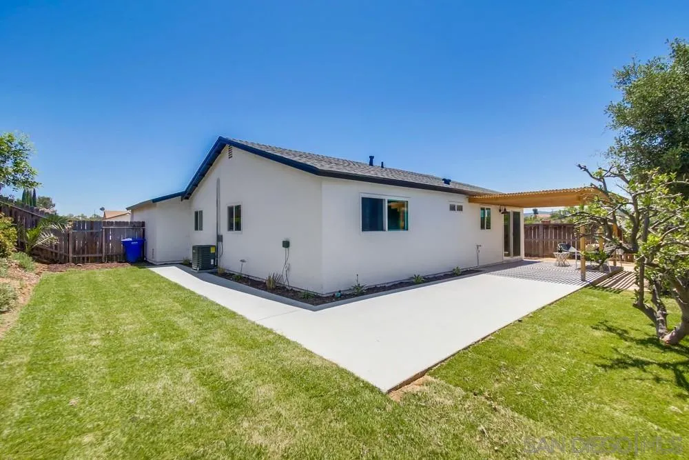 12736 Roberto Way Poway, CA 92064 - Photo 31 of 34