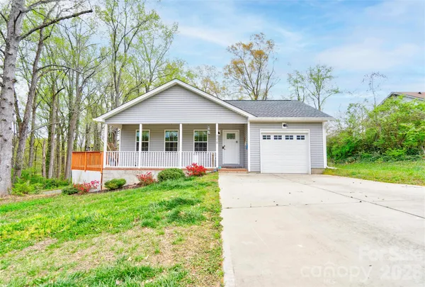a view of empty room with wooden floor and ceiling fan