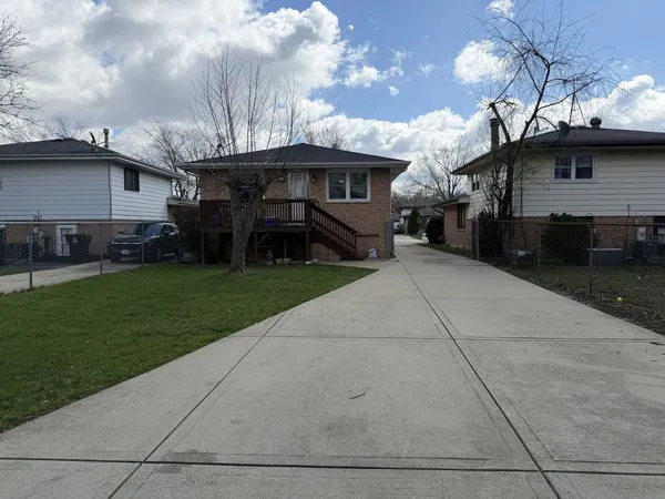 a front view of house with yard