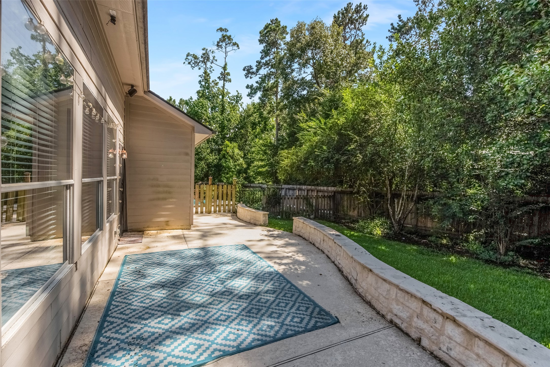 7 Ebony Oaks Place Spring, TX 77382 - Photo 4 of 37