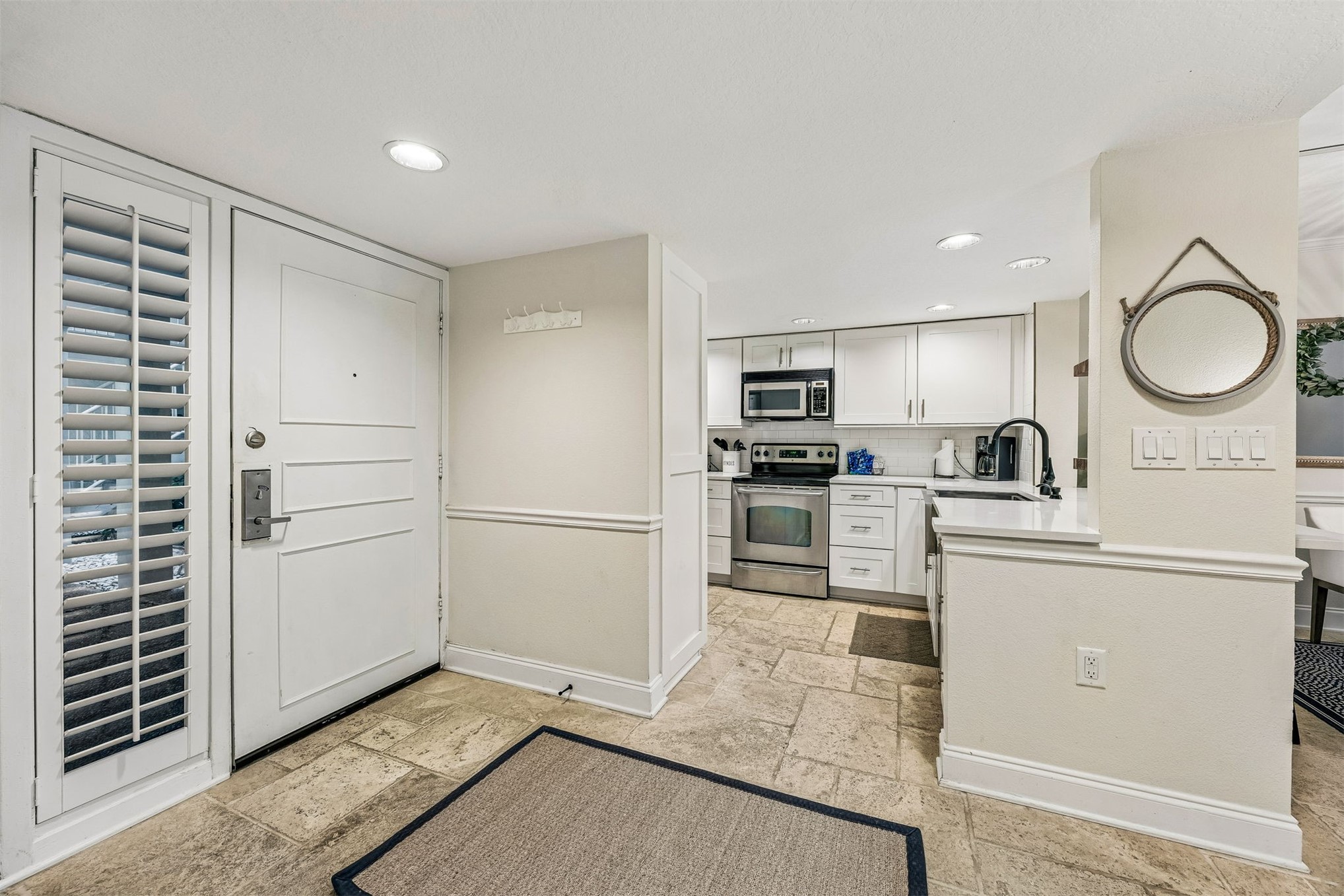 2013 Beachwood Road Fernandina Beach, FL 32034 - Photo 17 of 42 Foyer