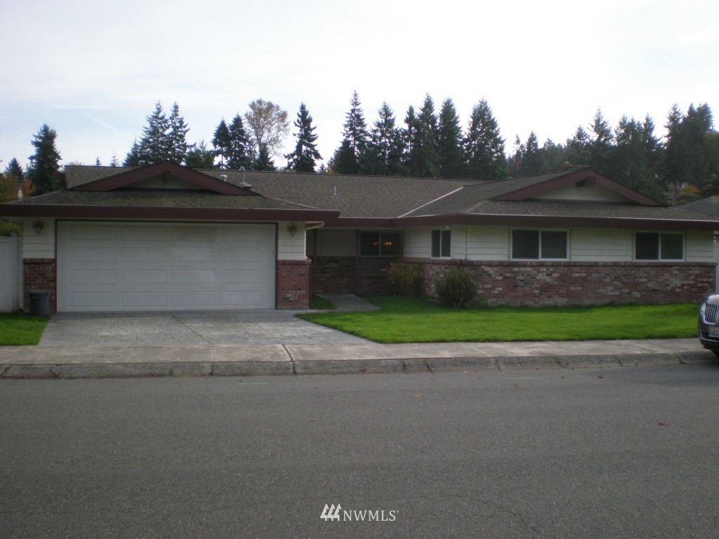 3951 Southwest 324th Street Federal Way, WA 98023 - Photo 2 of 10 Gallery Image 2