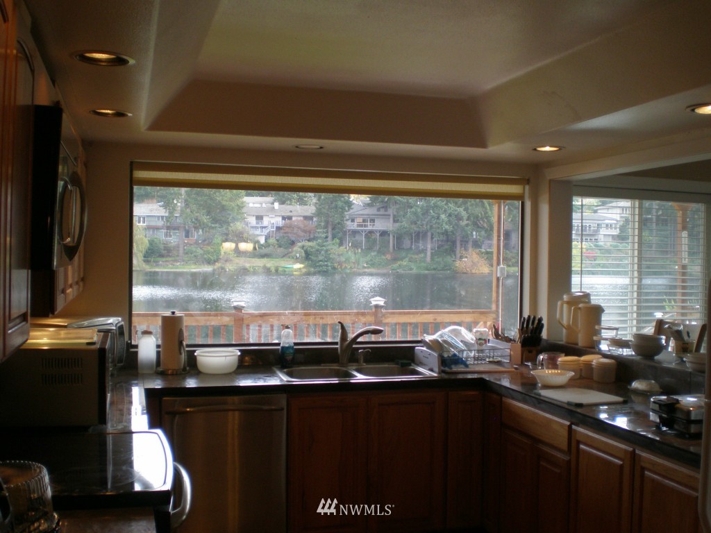 3951 Southwest 324th Street Federal Way, WA 98023 - Photo 4 of 10 Gallery Image 4