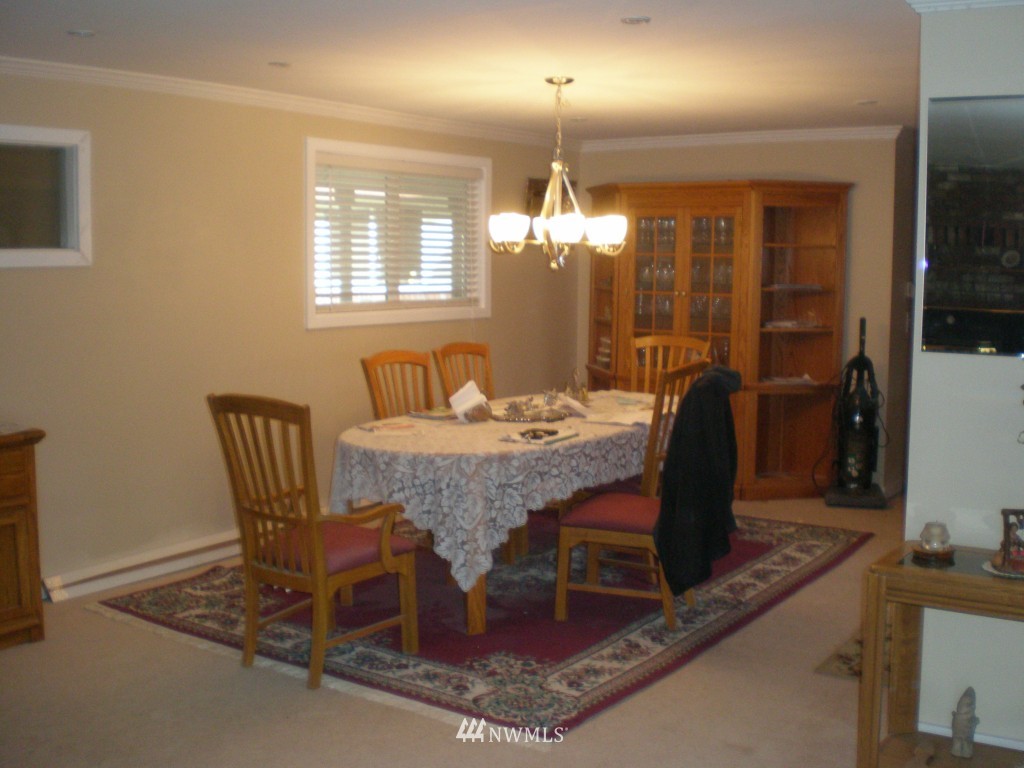 3951 Southwest 324th Street Federal Way, WA 98023 - Photo 5 of 10 Gallery Image 5