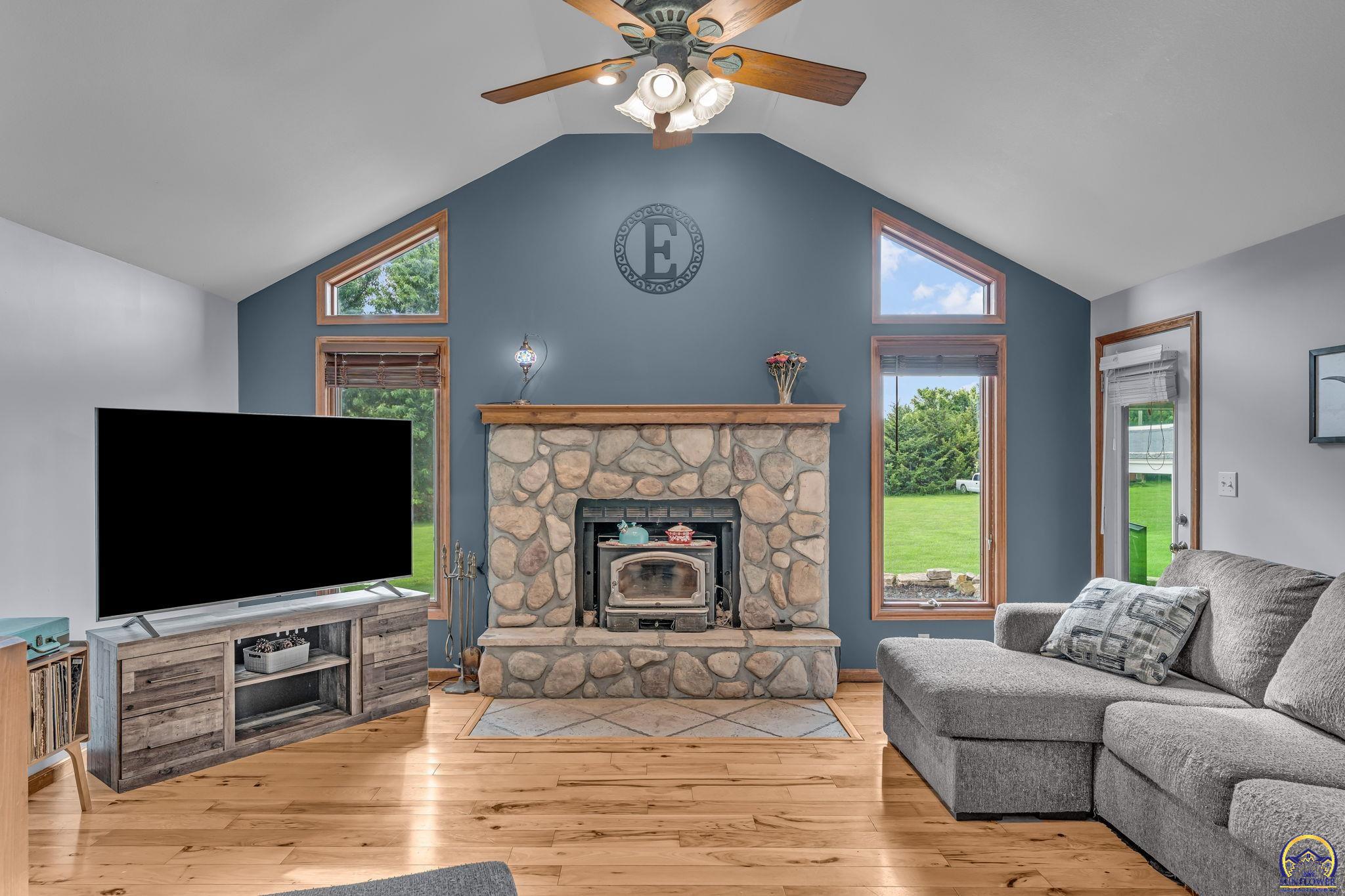 8425 Northeast Marple Road Topeka, KS 66617 - Photo 9 of 46
