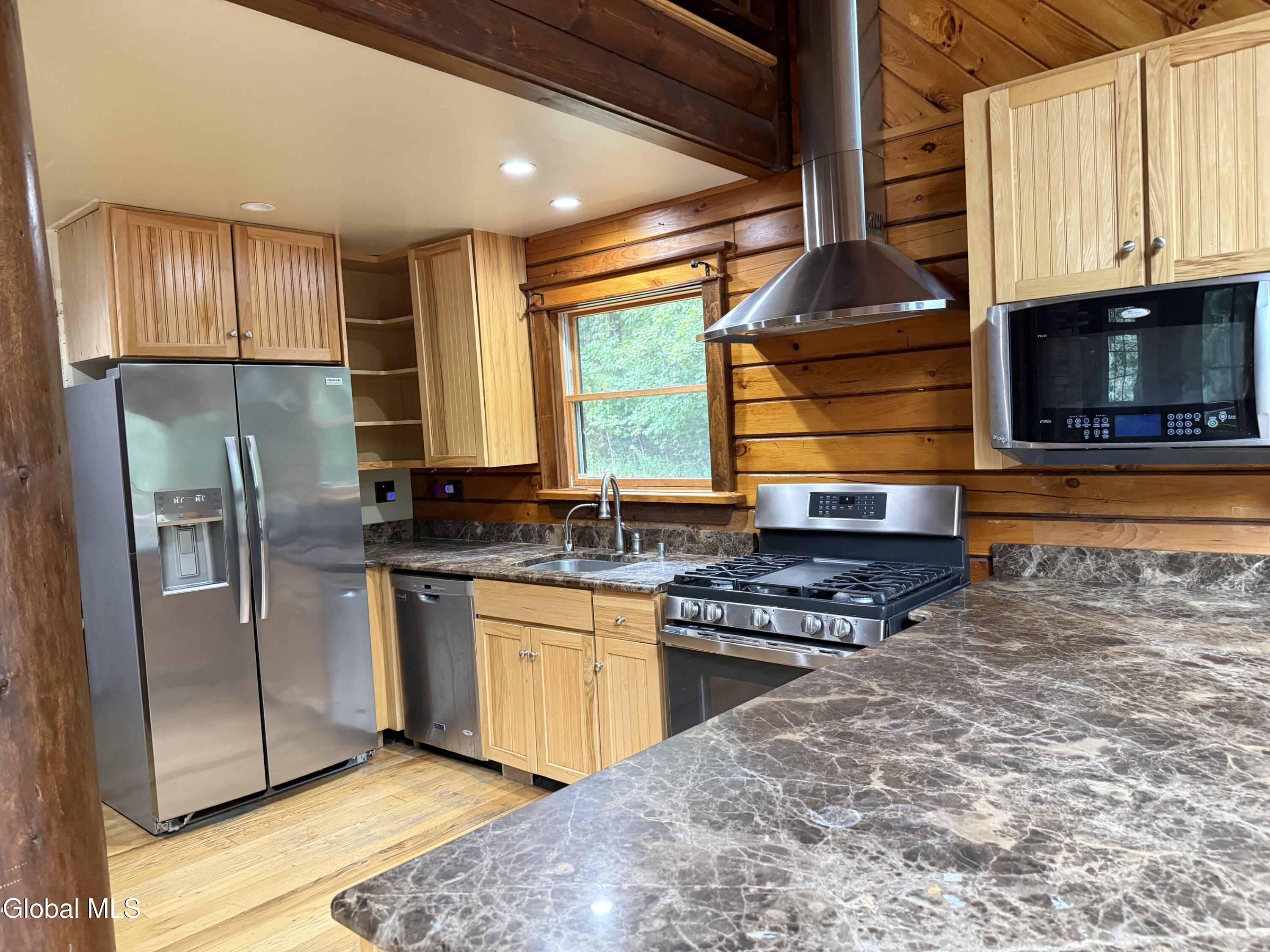 395 Hills Pond Road Hampton, NY 12887 - Photo 7 of 29 KITCHEN