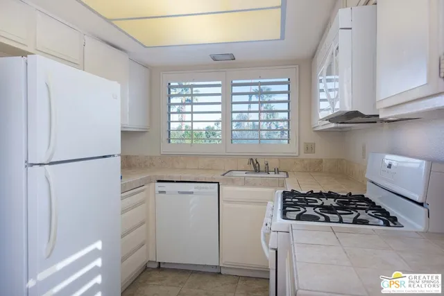 $329,000 | 1300 South Camino Real, Palm Springs, CA 92264