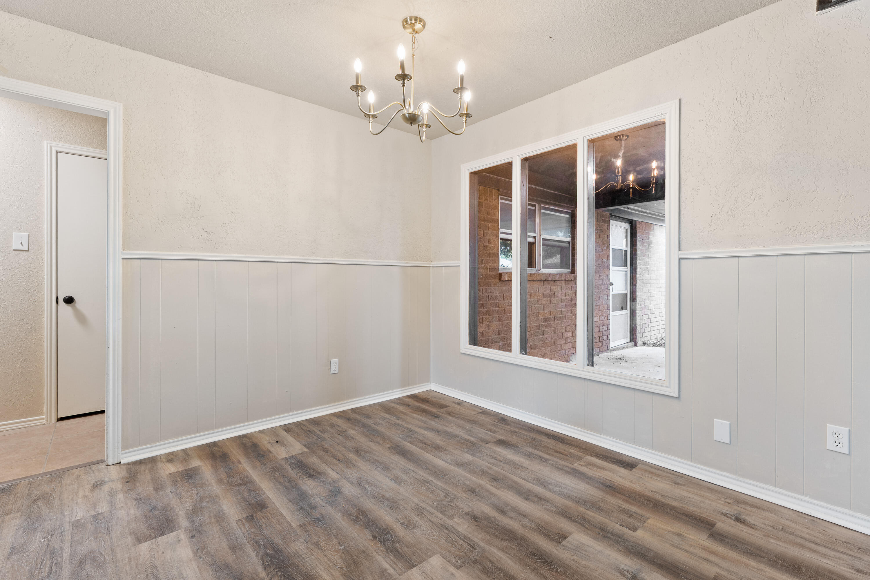 7902 Lynnhaven Avenue Lubbock, TX 79423 - Photo 13 of 35 a view of an empty room with a window