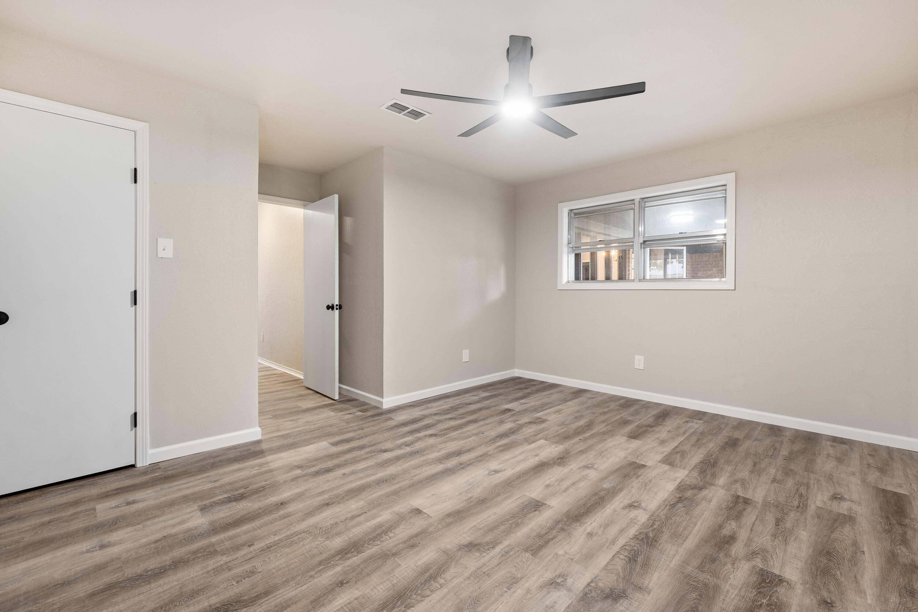 7902 Lynnhaven Avenue Lubbock, TX 79423 - Photo 15 of 35 a view of an empty room with wooden floor