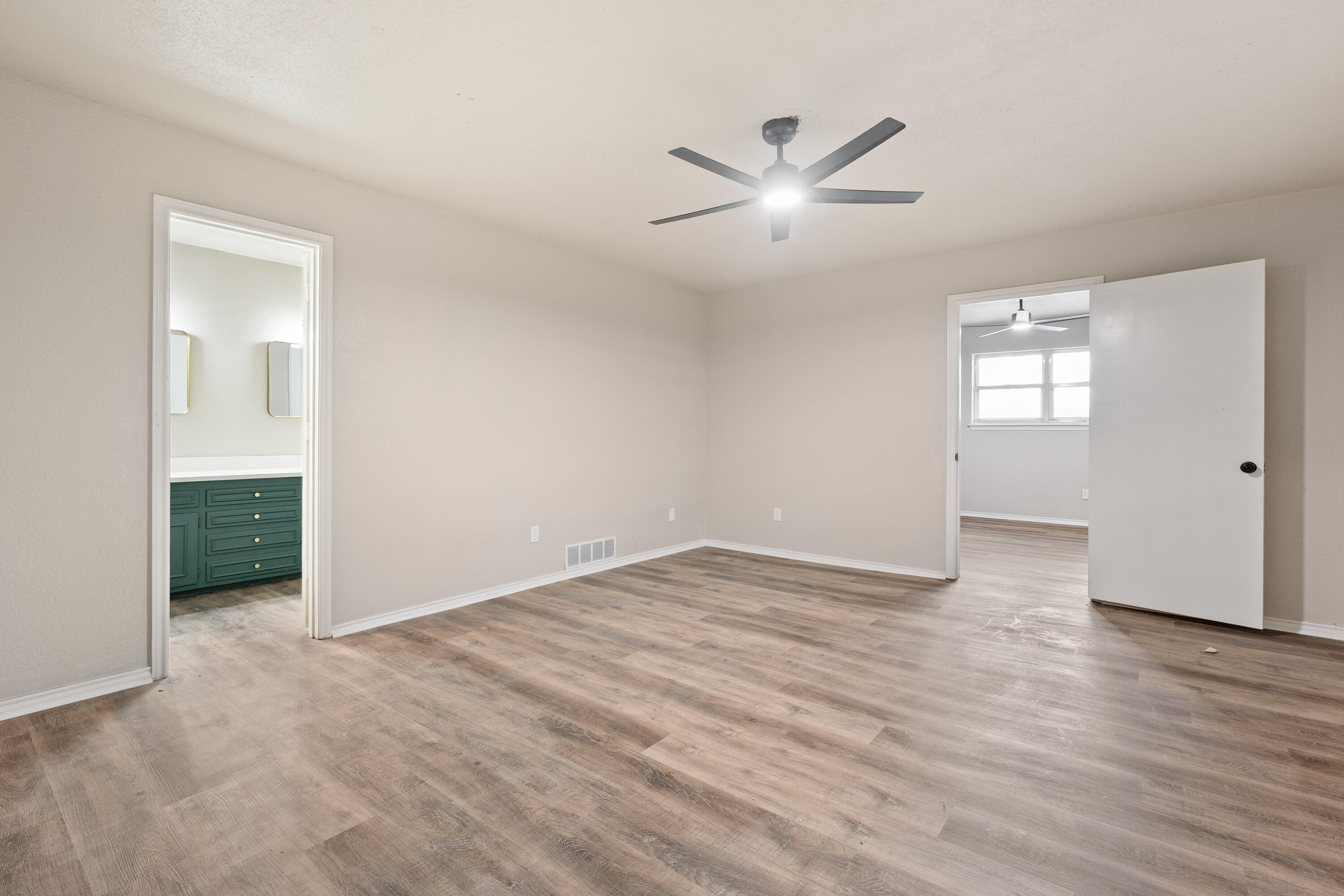 7902 Lynnhaven Avenue Lubbock, TX 79423 - Photo 18 of 35 an empty room with wooden floor closet and windows
