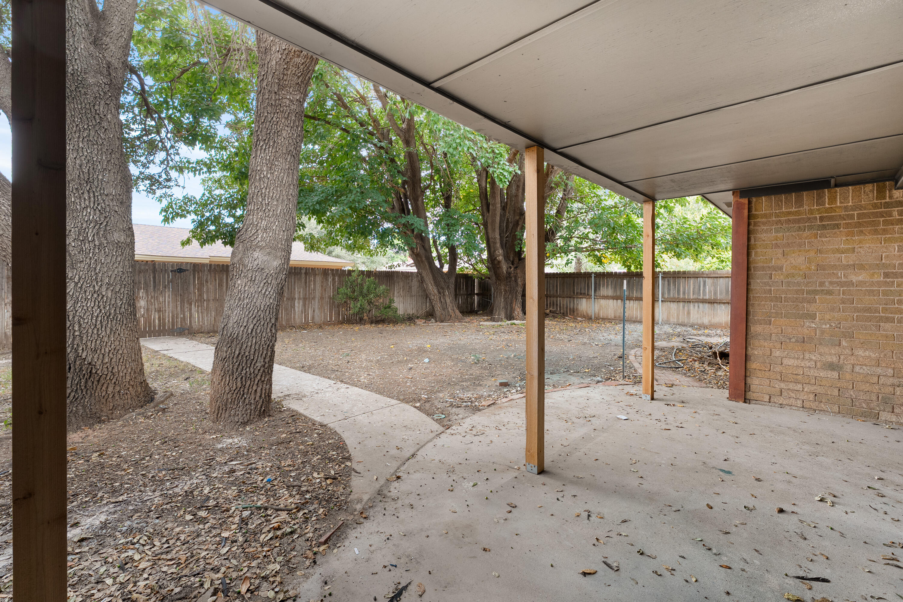7902 Lynnhaven Avenue Lubbock, TX 79423 - Photo 33 of 35 a view of a backyard with garden
