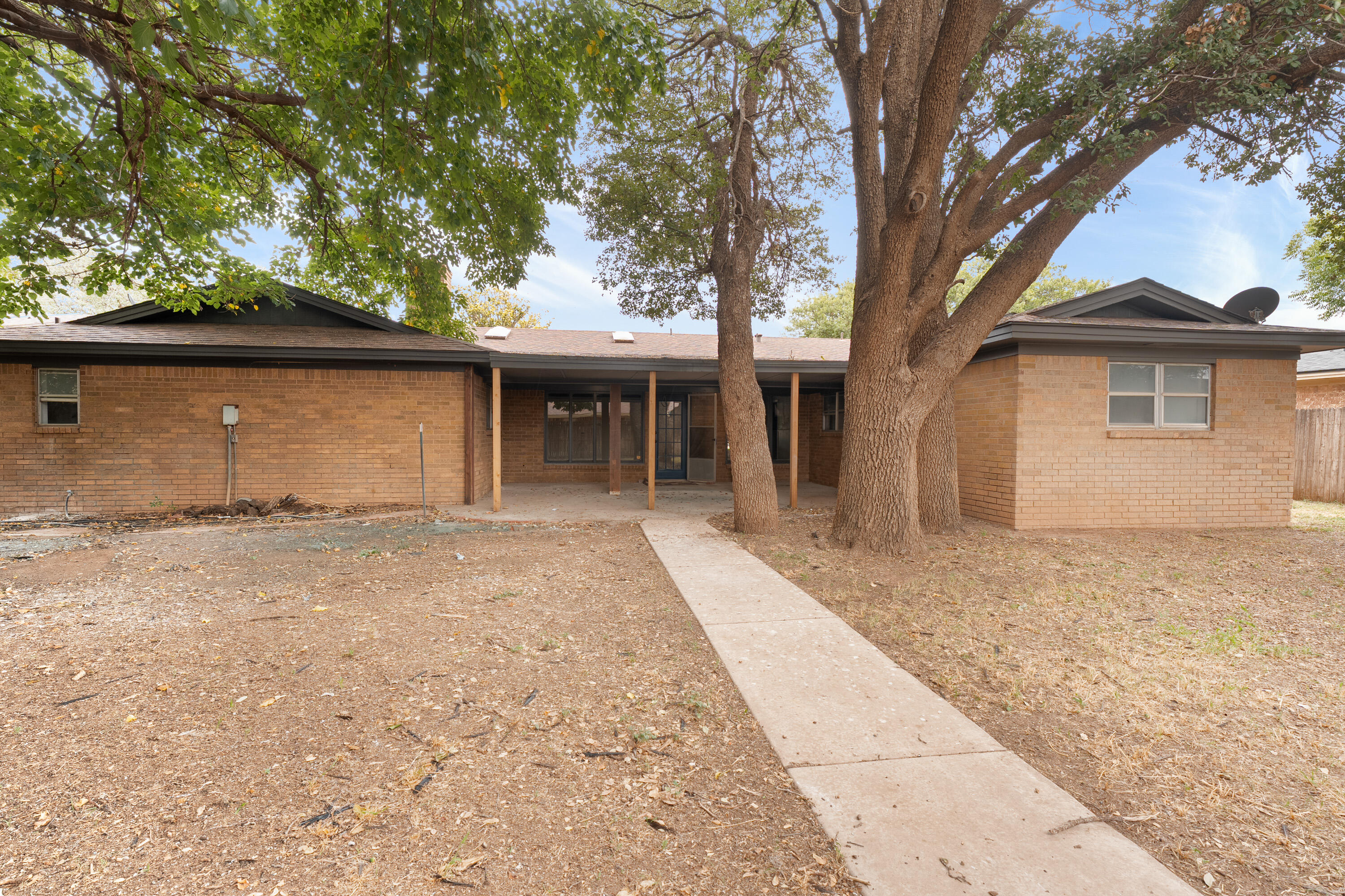 7902 Lynnhaven Avenue Lubbock, TX 79423 - Photo 35 of 35 a front view of a house with a yard and garage