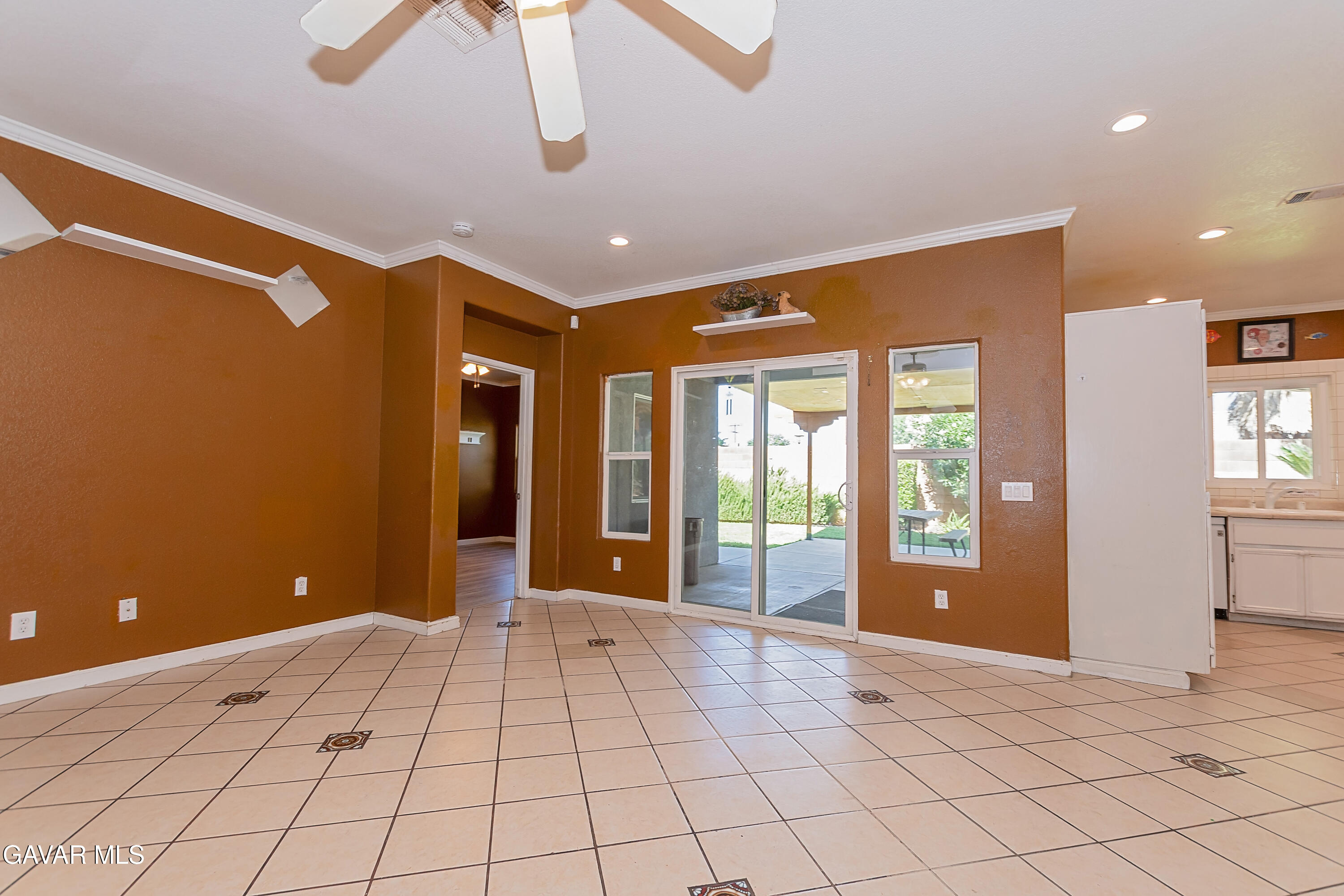 43963 Glenraven Road Lancaster, CA 93535 - Photo 11 of 35 SFP_2303