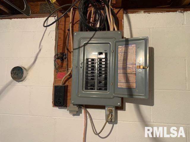 2208 Winnebago Drive Springfield, IL 62702 - Photo 18 of 25 Gallery Image 18