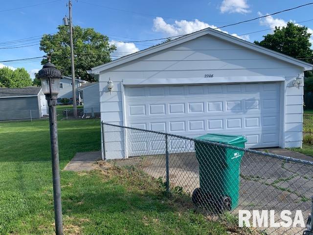 2208 Winnebago Drive Springfield, IL 62702 - Photo 21 of 25 Gallery Image 21