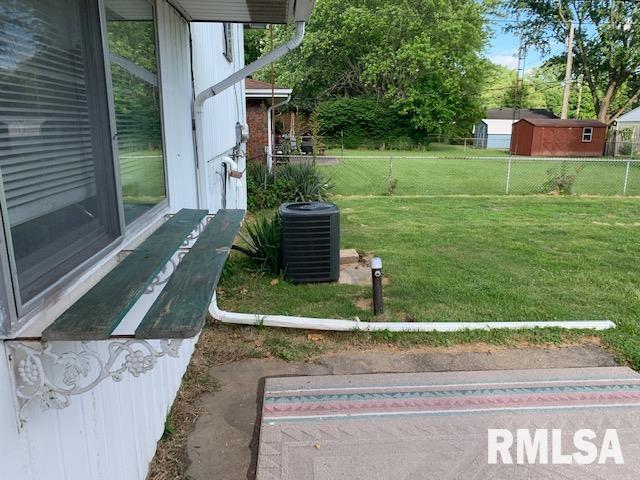 2208 Winnebago Drive Springfield, IL 62702 - Photo 23 of 25 Gallery Image 23