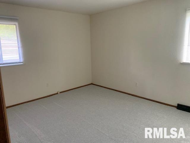2208 Winnebago Drive Springfield, IL 62702 - Photo 5 of 25 Gallery Image 5