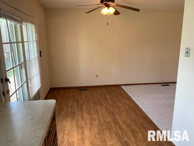 2208 Winnebago Drive Springfield, IL 62702 - Photo 10 of 25 Gallery Image 10