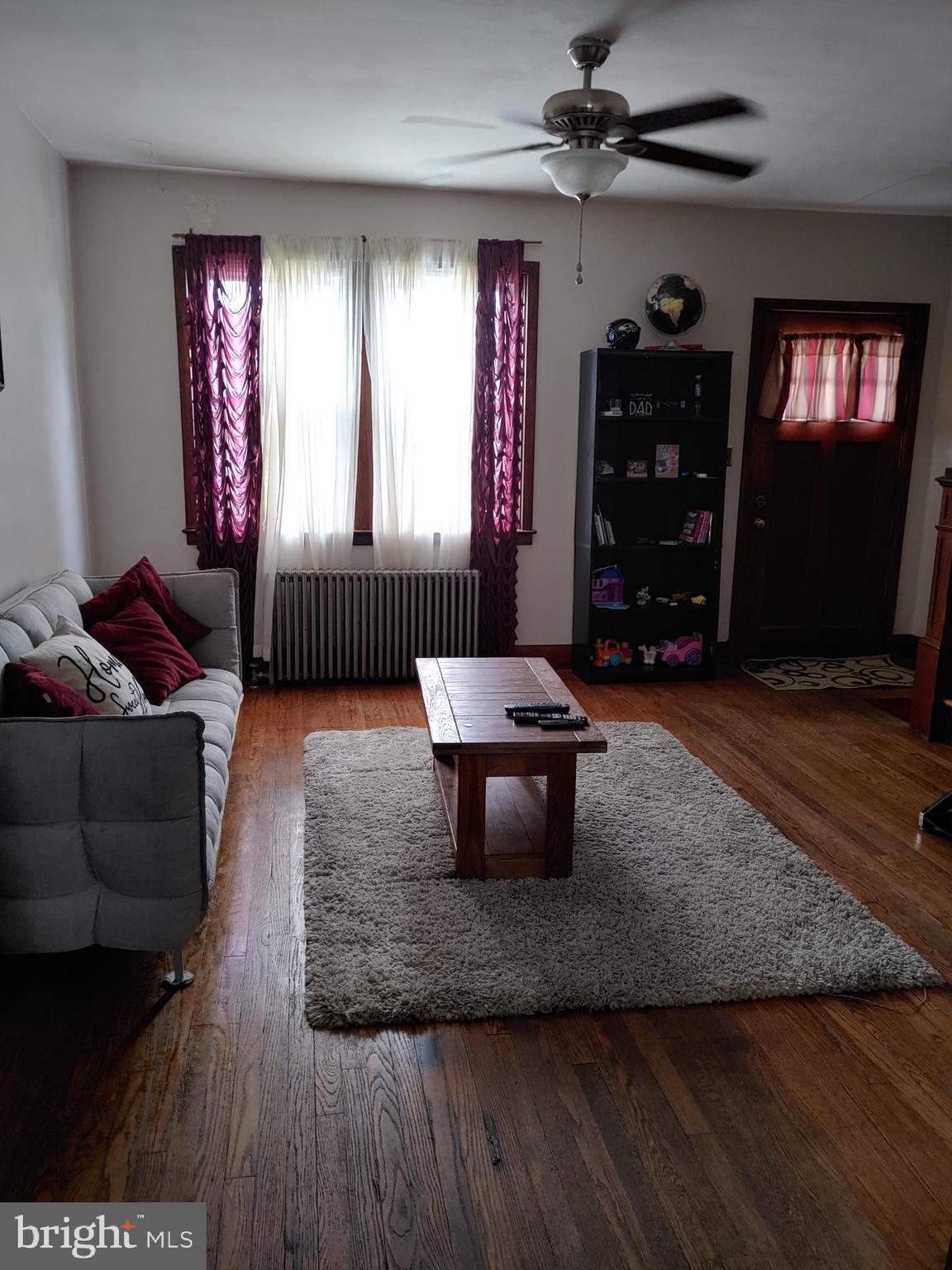 187 West Meadow Road Baltimore, MD 21225 - Photo 17 of 19 Living room