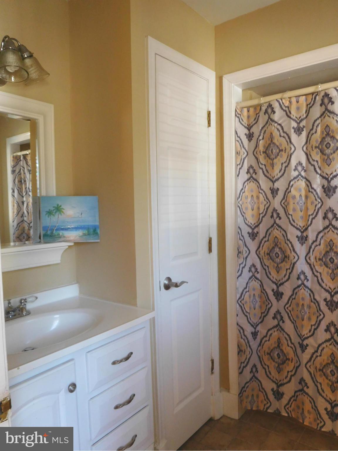 842 Riverside Drive Pasadena, MD 21122 - Photo 18 of 25 Main level bathroom