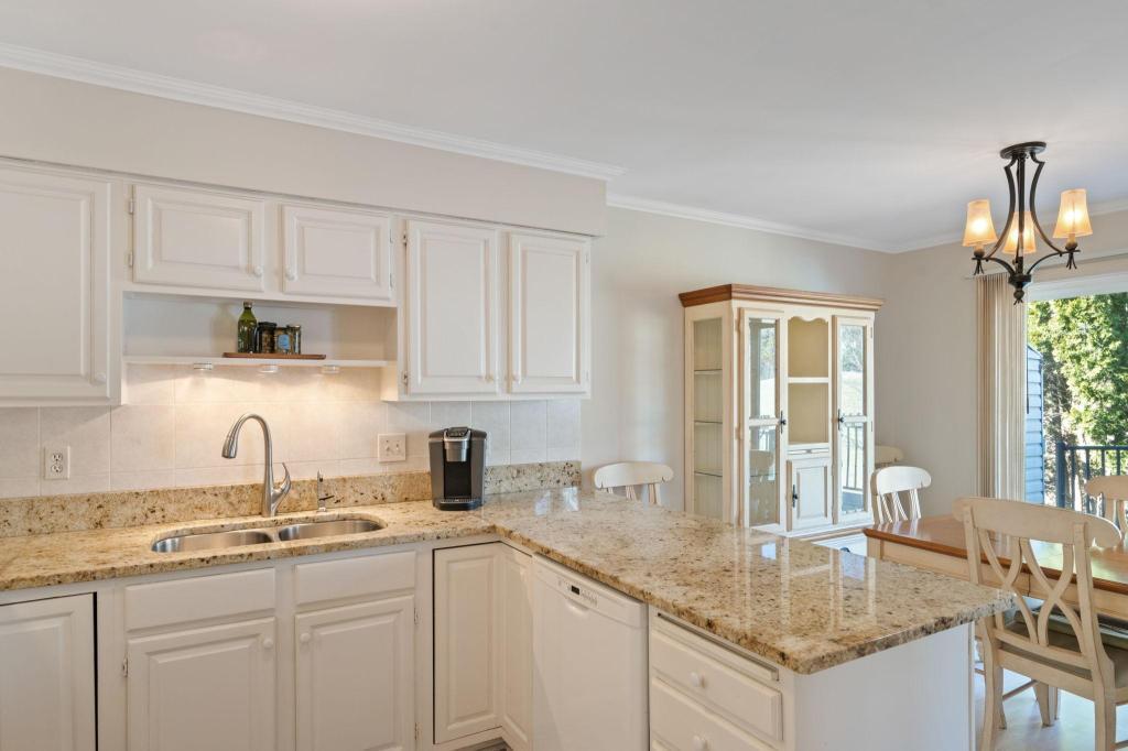 6140 Creek View Ridge Minnetonka, MN 55345 - Photo 1 of 18