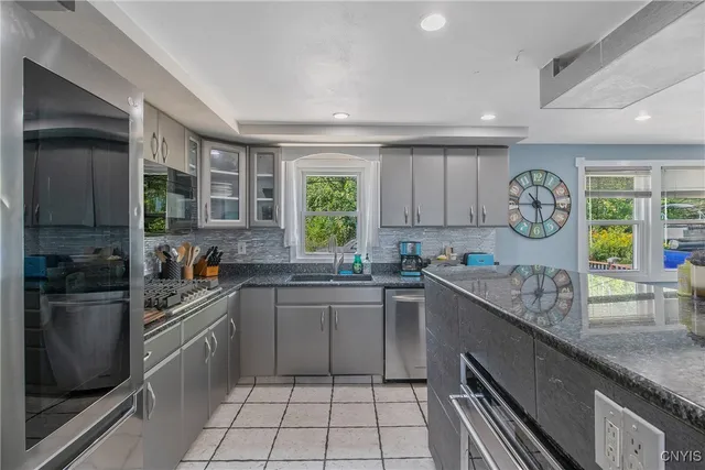 $650,000 | 7467 West Murray Drive, Cicero, NY 13039