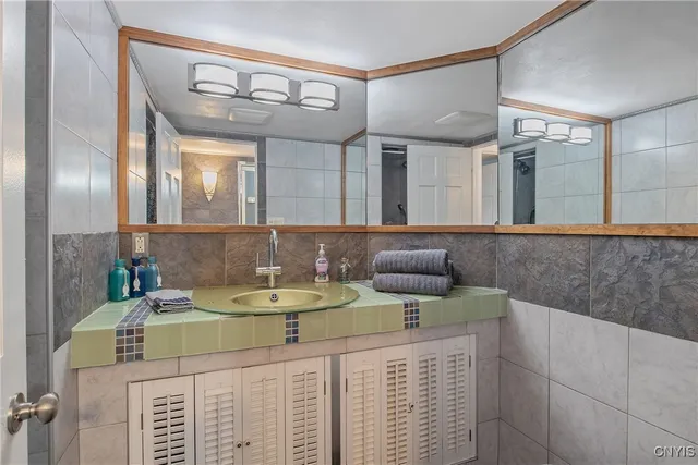 $650,000 | 7467 West Murray Drive, Cicero, NY 13039